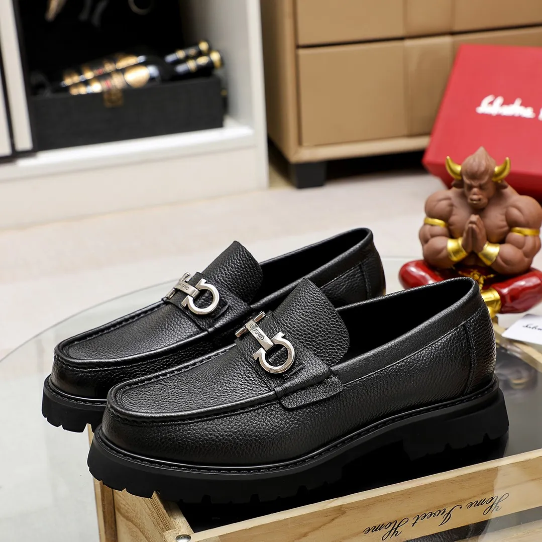 Men's shoes 💰460 🔥Ferragamo's new men's casual slip-on shoes🇨🇳Official website original 1:1 mold, original quality💯Fine workmanship, high-end luxury☘The upper is made of imported Italian first-layer cowhide🌴🐂Leather lining🍓Rubber wear-resistant and non-slip outsole, breathable and comfortable to wear🍍The first choice for high-grade men🍉3 colors available! Code number 38-45……